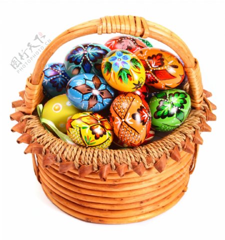 装满复活节彩蛋的篮子