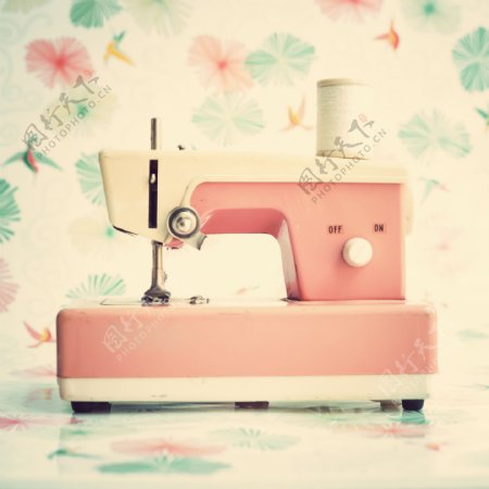 粉色复古可爱缝纫机
