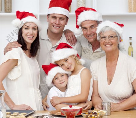 圣诞节里幸福的家庭图片