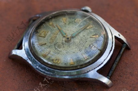 破旧老式手表