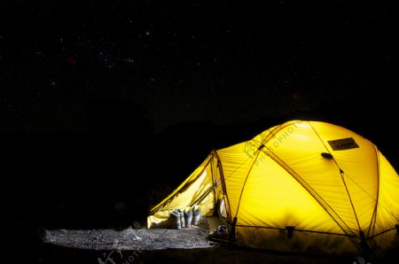 夜晚露营帐篷图片