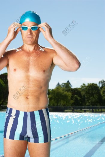 欧洲游泳男图片