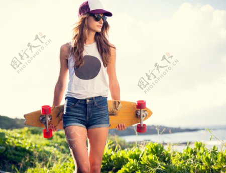 滑板少女图片