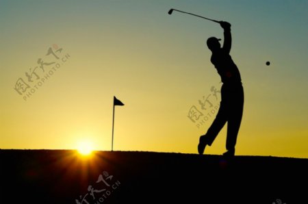 夕阳下高尔夫图片