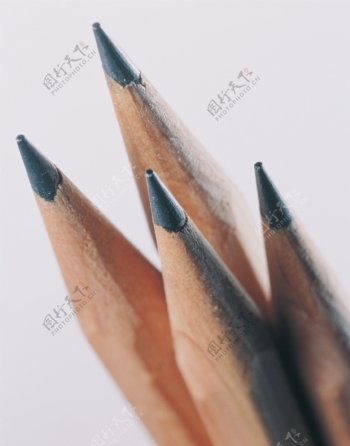四只铅笔特写图片