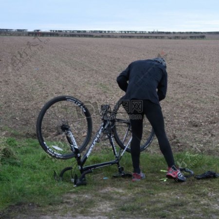 自行车骑自行车的人字段农村维修穿刺