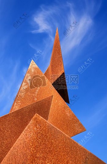不锈钢金属三角形雕塑