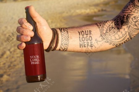 啤酒瓶和纹身