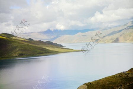 西藏羊卓雍湖风景