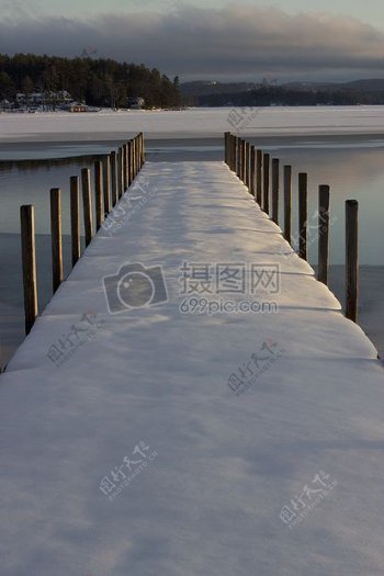 雪水云冬天冰湖码头