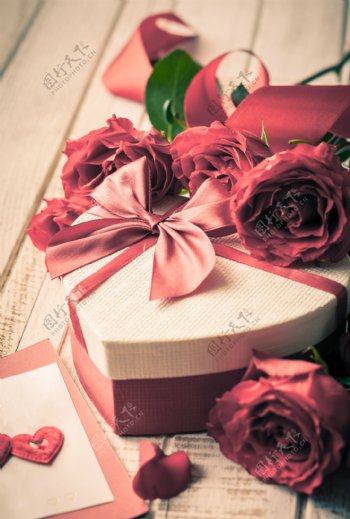 浪漫玫瑰花礼物盒图片