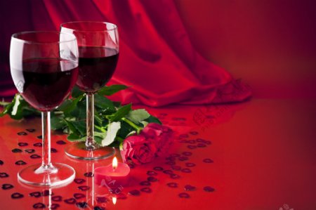 情人节红酒与玫瑰花图片