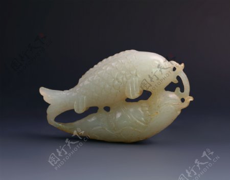 玉器鱼虫形白玉挂件图片