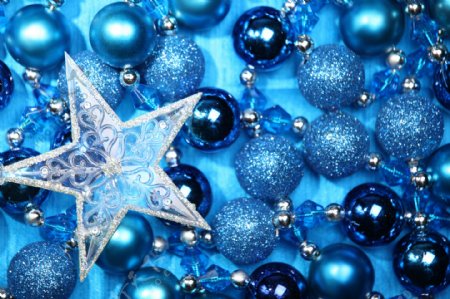 蓝色调圣诞装饰品图片