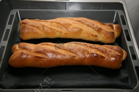 烤架上的面包