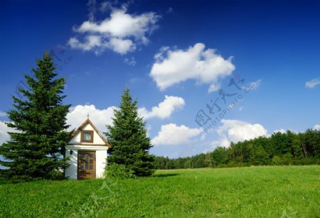 草原上的小房子图片