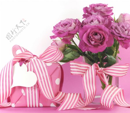 花朵与礼物盒