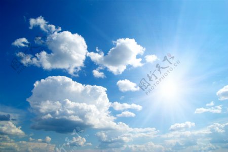 蓝天白云和阳光图片