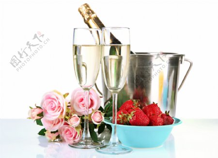 香槟酒和草莓图片