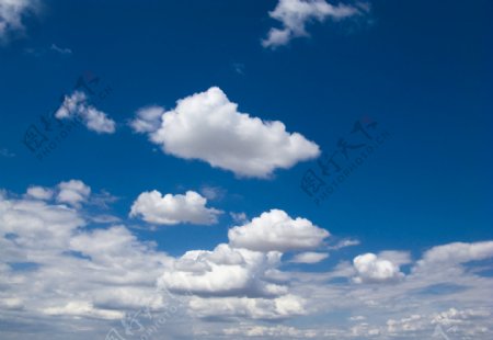 变化多端的云朵图片