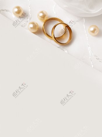 珍珠与黄金戒指图片