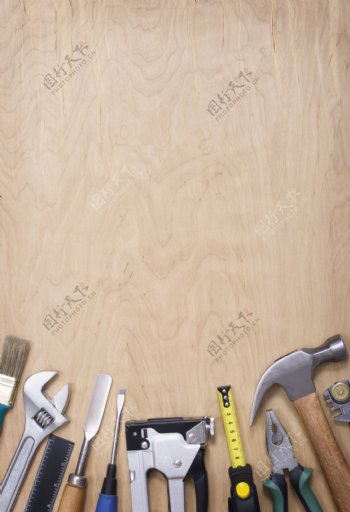 工具与木板背景图片