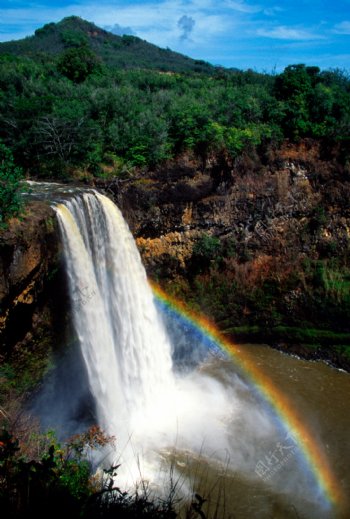 瀑布与彩虹高清图片