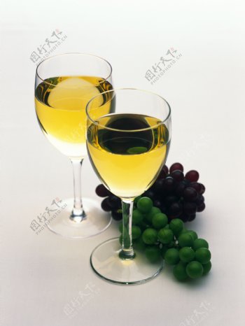 洋酒与葡萄摄影图片