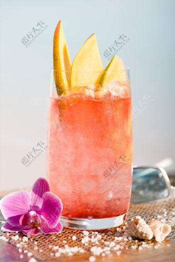 冰冻鸡尾酒与花朵图片