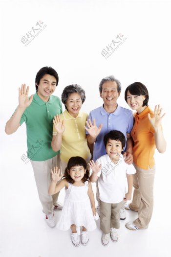 幸福快乐的一家人在挥手图片