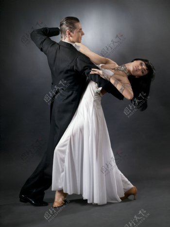 跳舞的男人和女人图片