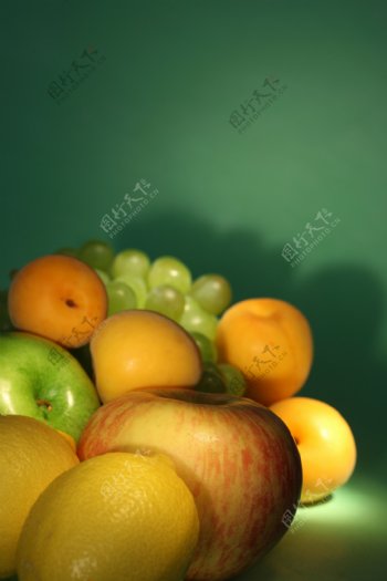 苹果与葡萄图片
