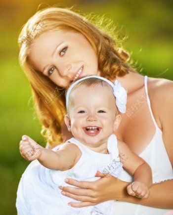 开心的妇女与小孩图片
