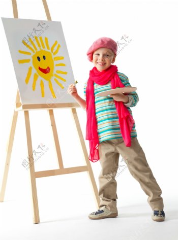 画太阳的国外儿童图片