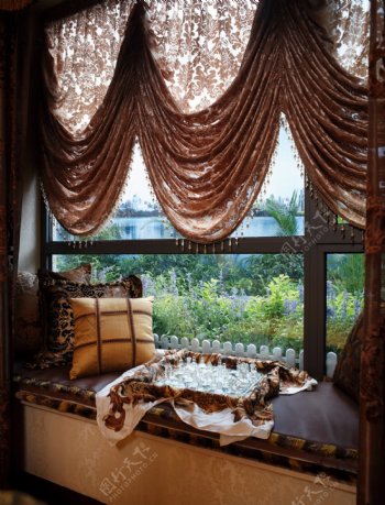 豪华客厅窗户窗帘设计图