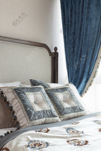 美式卧室大床枕头设计图