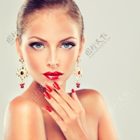 美甲红唇化妆模特美女图片