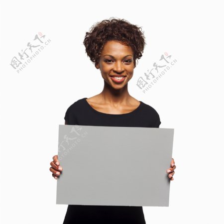 黑人女性与广告牌图片