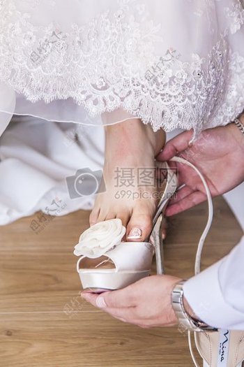 腿女人新娘鞋白人细脚跟钉手指修脚结婚礼服