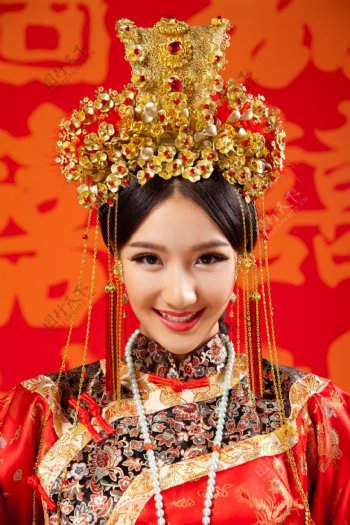 中式古典皇冠新娘图片
