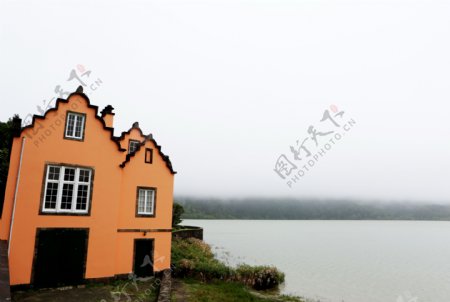 湖边小别墅图片