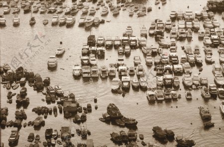 香港海面上的船只图片