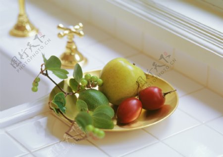 台面上的水果图片