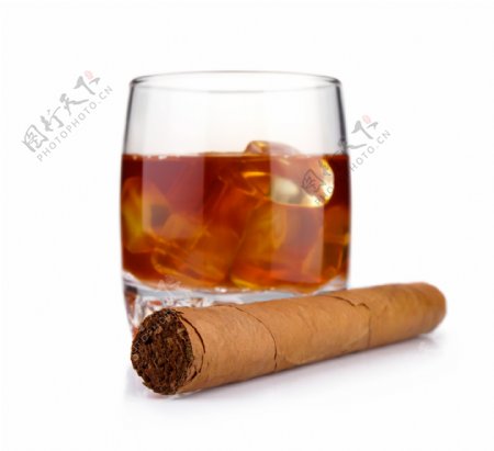 威士忌与雪茄图片