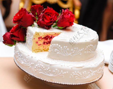生日蛋糕上的玫瑰花图片