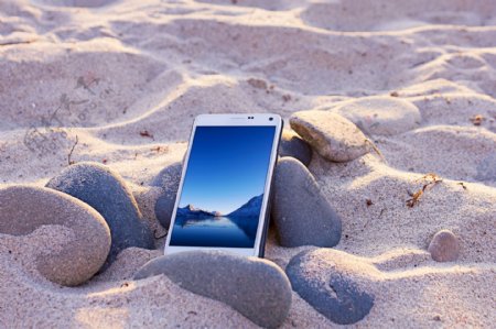 沙滩上的手机