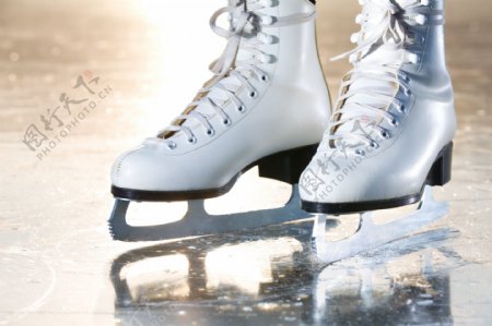 冰面上的冰刀鞋图片