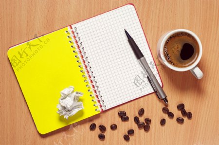 笔记本与咖啡图片