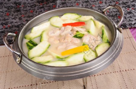 干锅浓汤黄瓜炖大肠图片