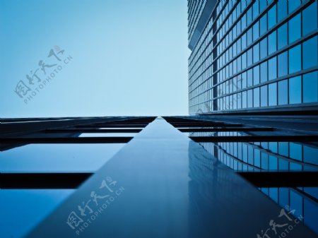 蓝色高楼大厦风景图片